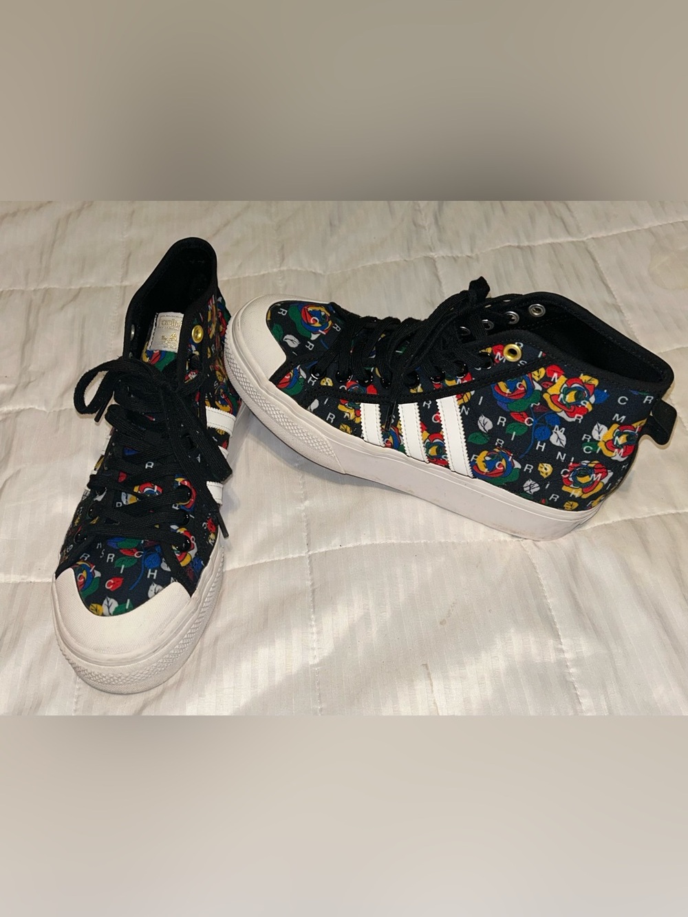adidas Nizza Platform Mid Sneaker Pop-Art Roses Shoes Women 10.5 Men 9.5 - Picture 2 of 7